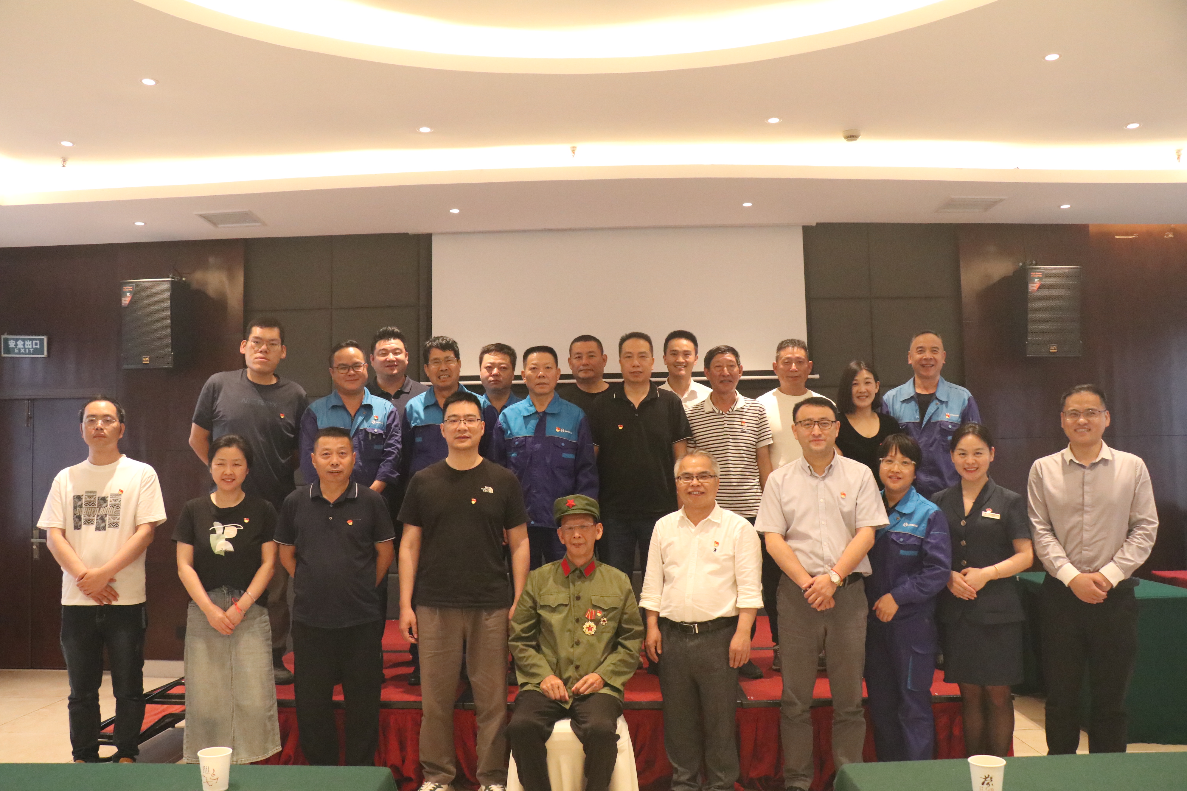 圣效公司黨委舉辦專題黨課丨向老兵致敬